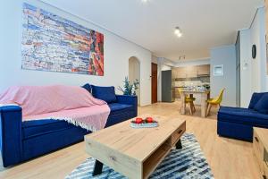 Posezení v ubytování Beautiful new apartment 5 min from Piraeus Port (A2)