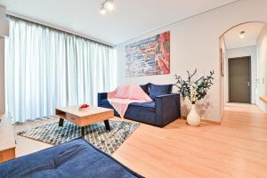Posezení v ubytování Beautiful new apartment 5 min from Piraeus Port (A2)