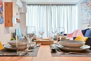Posezení v ubytování Beautiful new apartment 5 min from Piraeus Port (A2)