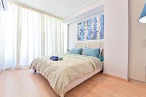 Postel nebo postele na pokoji v ubytování Beautiful new apartment 5 min from Piraeus Port (A2)