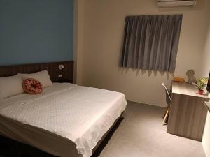 Kama o mga kama sa kuwarto sa 佳宏馥居民宿