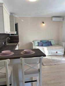 Kuchyň nebo kuchyňský kout v ubytování Apartmani Cvita