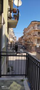 a balcony with a view of a street with buildings at Appartamento a due passi dal mare in Cirò Marina
