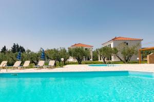 Bazén v ubytování Lenna's Villas Zante nebo v jeho okolí