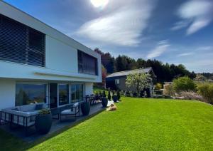 Gallery image of Lake View Homestay with Private Room and Bathroom in Châtillon