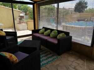 Swimmingpoolen hos eller tæt på VILLA très bien équipée pour les vacances + 25 billeder