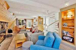 a living room with a blue couch and a table at The Pyramid In Big Bear #2124 by Big Bear Vacations in Big Bear City