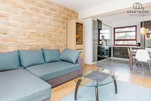 A seating area at City Center - Torunska 18 by Apartmore