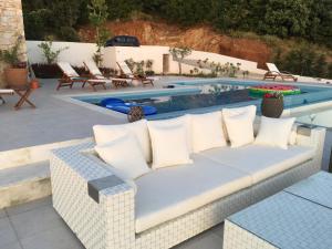 Бассейн в Villa Salina Luxury Pool Villa или поблизости