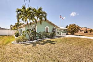 Gallery image of Colorful Cape Coral Retreat with Screened Lanai! in Cape Coral