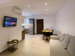 Kép WSD Hera Luxury Stylish 2BD Apt with City View Balcony Near Merto szállásáról Athénban a galériában Még 25 kép