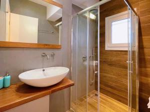 Kép WSD Hera Luxury Stylish 2BD Apt with City View Balcony Near Merto szállásáról Athénban a galériában