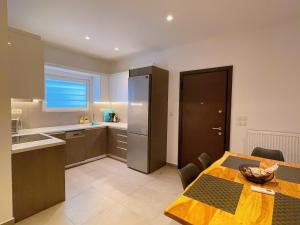 Kép WSD Hera Luxury Stylish 2BD Apt with City View Balcony Near Merto szállásáról Athénban a galériában