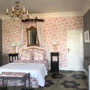 Tempat tidur dalam kamar di Le Chai de Marguerite