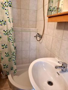 Koupelna v ubytování Apartmani Petra