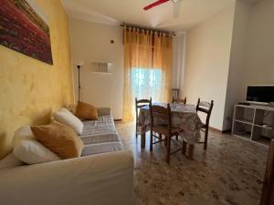 a living room with a couch and a table at Appartamenti Villacedro in Lazise