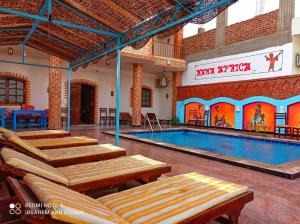 Bazén v ubytování Mama Africa Apts & Studios nebo v jeho okolí