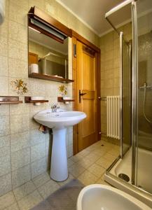 A bathroom at Casa Vacanze Miramonti