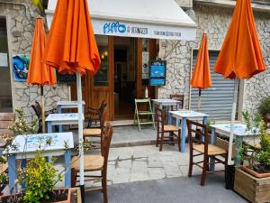 En restaurang eller annat matställe på Pippo a Vernazza Rooms