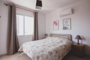Cama o camas de una habitación en Amelia Two Bedroom Apartment - 202