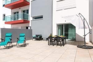 a patio with chairs and a table on a building at Consolação Terrace in Consolacao