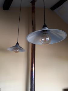 two lights are hanging from a ceiling at CASA DAS 4 MARIAS in Pinheiro de Ázere