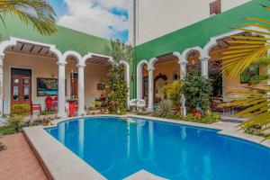 Bazén v ubytování Hotel Santa María Mérida nebo v jeho okolí