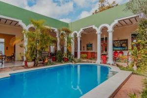 Bazén v ubytování Hotel Santa María Mérida nebo v jeho okolí