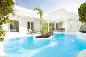 Piscina a Villa Bahía o a prop