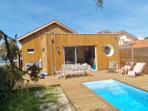 Swimmingpoolen hos eller tæt på Biby BeachHouse