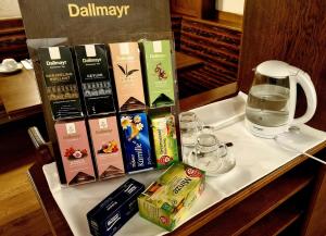 Příslušenství pro přípravu čaje a kávy v ubytování Hotel Gumberger GmbH Garni