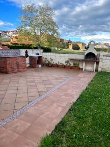 Fotografia z galérie ubytovania Liencres tranquilo con piscina comunitaria v destinácii Liencres