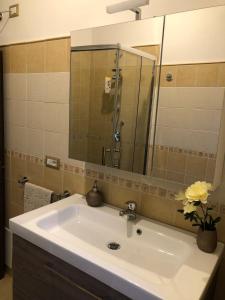 A bathroom at Prima Perla