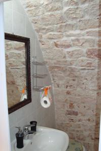 Koupelna v ubytování Masseria SD di Manchisi + 20 fotografií
