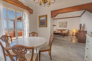 a kitchen and living room with a table and chairs at Blue Charme in La Herradura