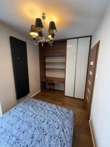 Posteľ alebo postele v izbe v ubytovaní ESEN Apartamenty Krakowska