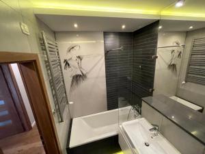 Kúpeľňa v ubytovaní ESEN Apartamenty Krakowska + 5 fotografií