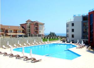 The swimming pool at or close to Sun Wave Apartment Presige