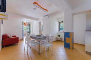 a kitchen and dining room with a table and chairs at B&B Tor Di Lupo in Mattinata