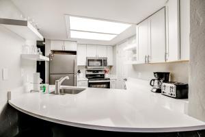 Kuchyň nebo kuchyňský kout v ubytování Mountainside Trailview Condo: Cozy Frisco Retreat