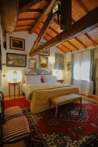 a bedroom with a large bed in a room at Resort Casino di Caccia in Custoza