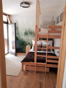 a bedroom with two bunk beds in a room at Almara - 2 bedroom - 60 m2 - Family Apartment in Bad Goisern