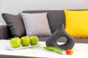 a table with two apples and a vase on it at K6 Fashion Sparta Apartment in Sparta