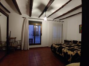 Ліжко або ліжка в номері Casa Rural Sarrion casa completa 3 habitaciones y cocina