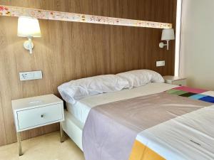 A bed or beds in a room at Modern Apartment in Salou - 50 m² + Pool Még 37 kép