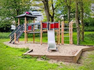 Ο χώρος παιχνιδιού για παιδιά στο FeWo PANORAMADECK Familien-strandnah-Garten-Hunde-Sport-und Schwimmbadnah-HansaPark
