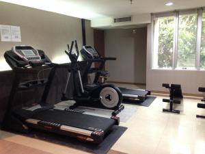 Фитнес център и/или фитнес съоражения в Bangkok City Suite