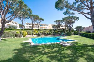 Galeriebild der Unterkunft Bonita casa adosada con jardín privado y piscina comunitaria in Calella de Palafrugell