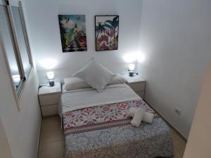 A bed or beds in a room at Los Cristianos - heated swimming pool air-conditioned