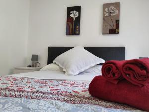 A bed or beds in a room at Los Cristianos - heated swimming pool air-conditioned